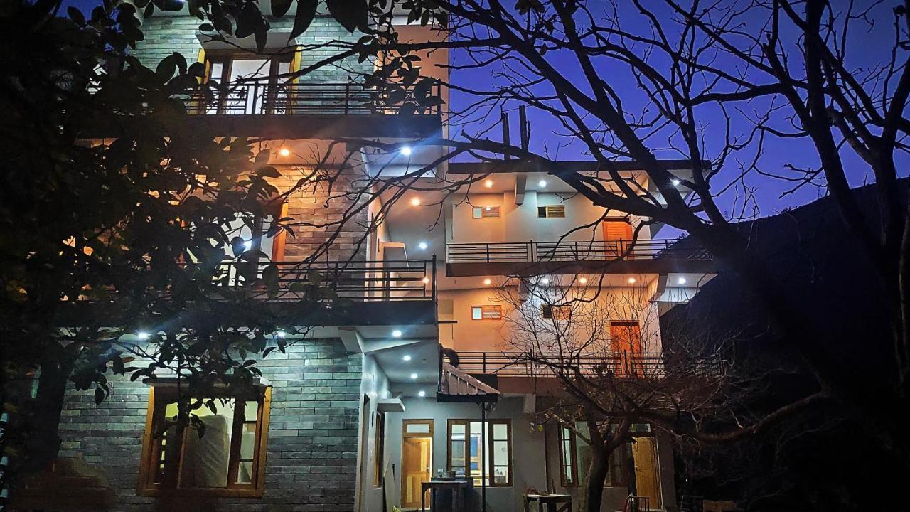 Tirthan Grand Riverside Banjār エクステリア 写真