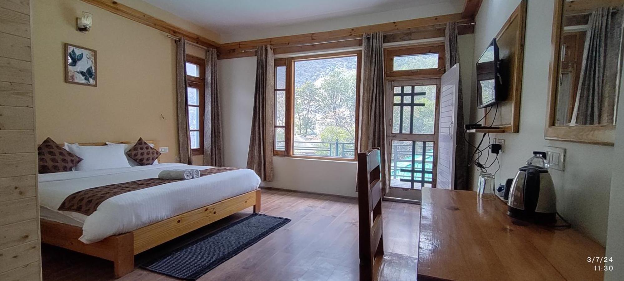 Tirthan Grand Riverside Banjār エクステリア 写真